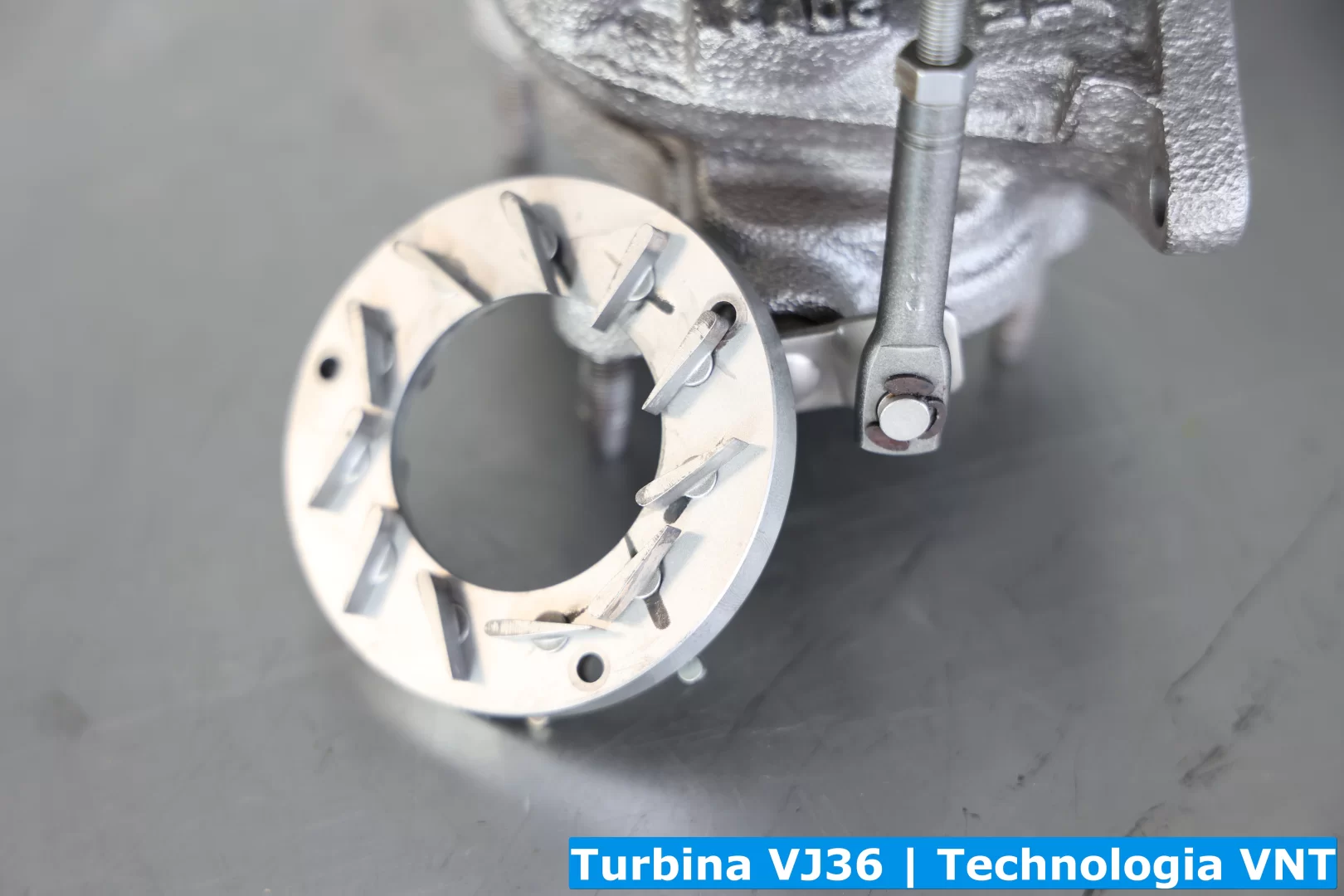 Turbosprężarka VJ36 - technologia VNT
