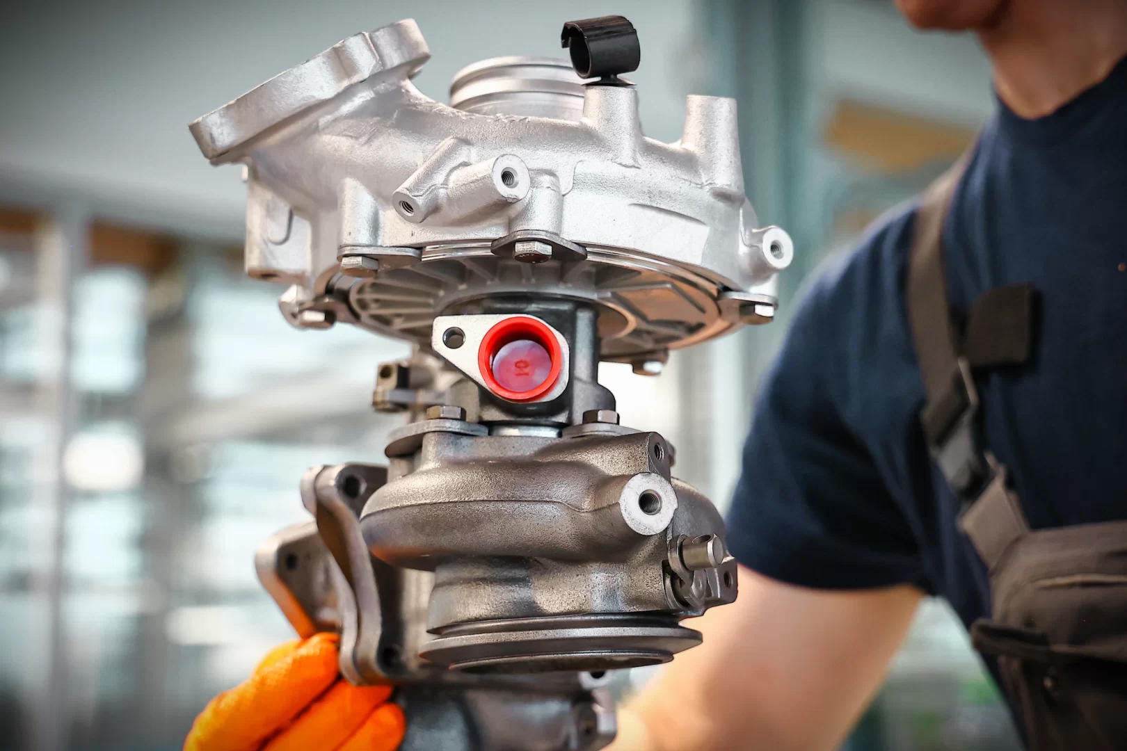 Czy turbosprężarka działa przez cały czas pracy silnika? 