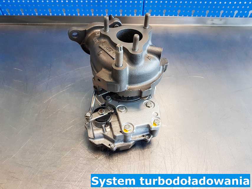 Turbosprężarka zdemontowana z systemu turbodoładowania w celu przeprowadzenia regeneracji
