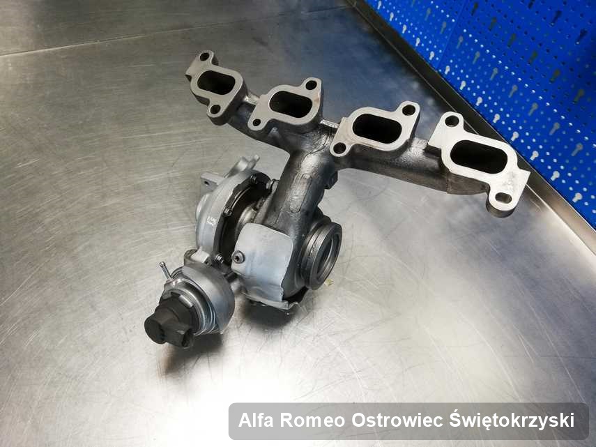 Naprawiona w laboratorium w Ostrowcu Świętokrzyskim turbina do osobówki marki Alfa Romeo na stole w laboratorium zregenerowana przed spakowaniem