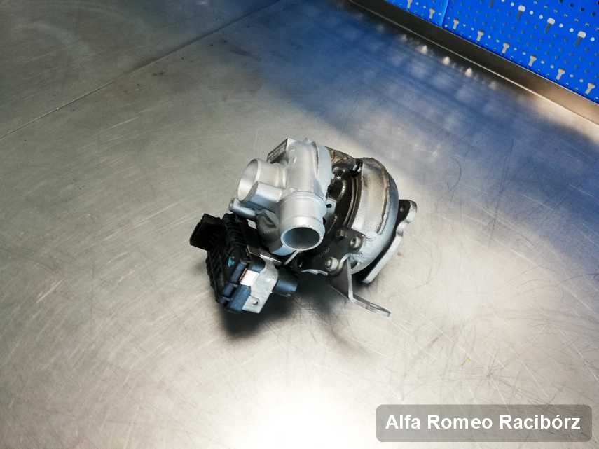 Wyczyszczona w laboratorium w Raciborzu turbosprężarka do samochodu producenta Alfa Romeo przyszykowana w warsztacie wyremontowana przed wysyłką