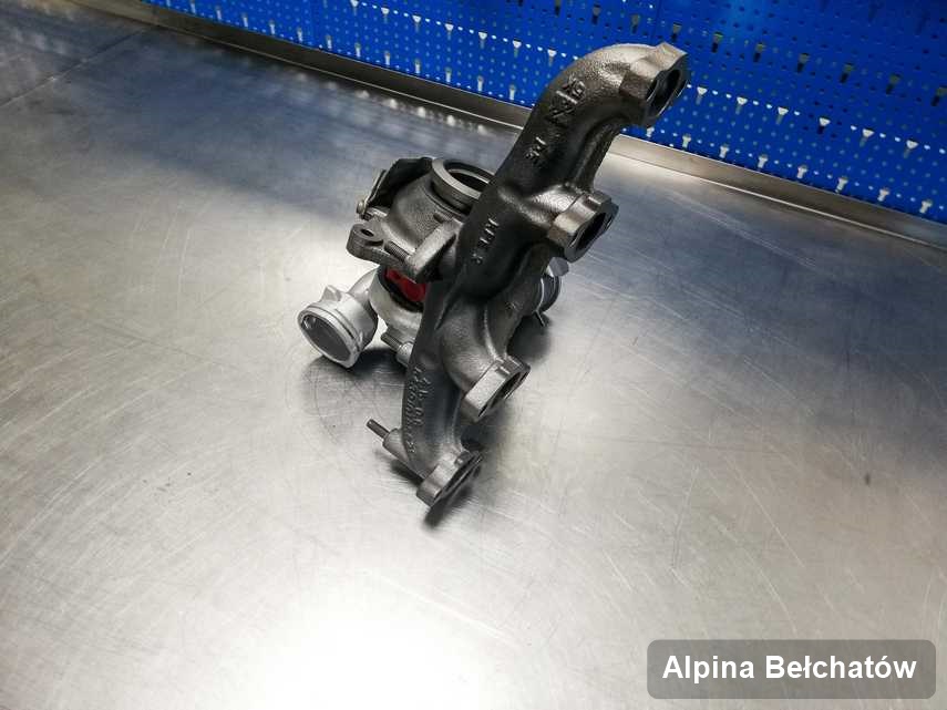 Wyczyszczona w firmie w Bełchatowie turbina do auta z logo Alpina przyszykowana w pracowni po naprawie przed nadaniem