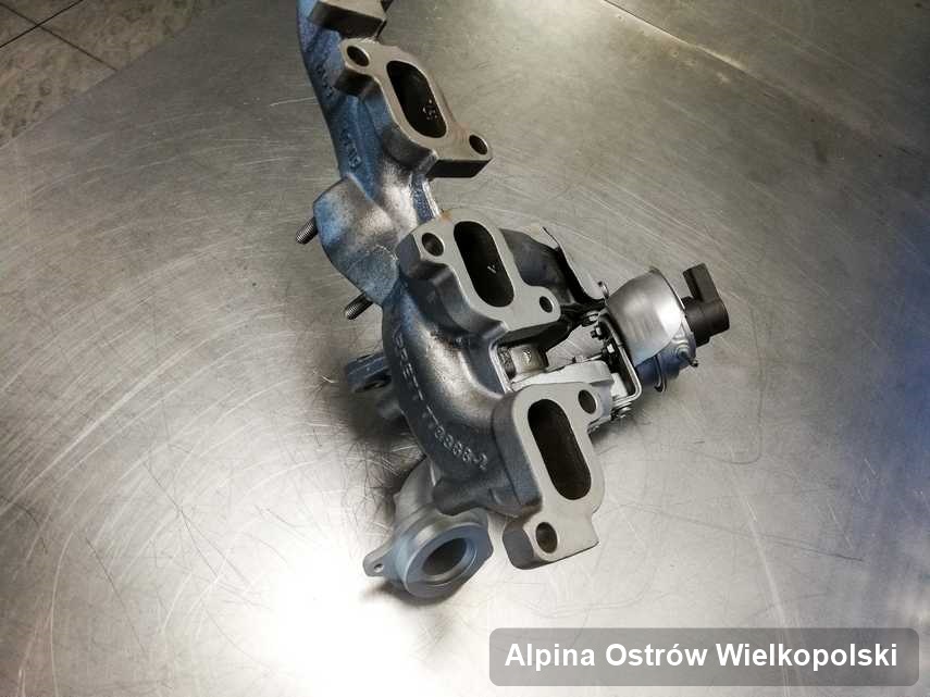 Wyczyszczona w pracowni w Ostrowie Wielkopolskim turbosprężarka do osobówki z logo Alpina przyszykowana w warsztacie zregenerowana przed spakowaniem