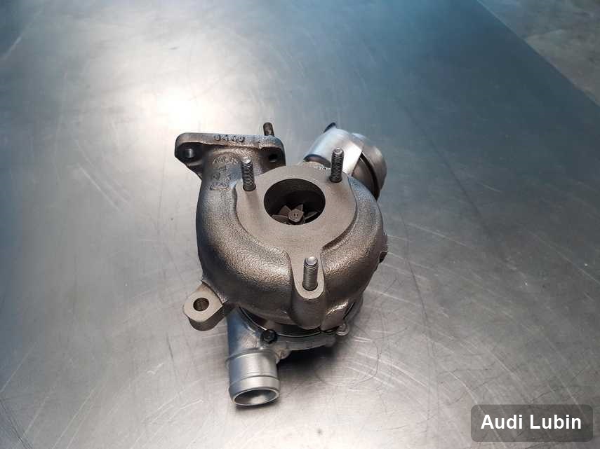 Wyczyszczona w firmie zajmującej się regeneracją w Lubinie turbosprężarka do osobówki producenta Audi przygotowana w warsztacie po regeneracji przed wysyłką
