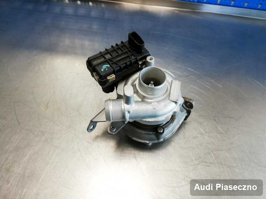 Wyczyszczona w pracowni regeneracji w Piasecznie turbosprężarka do aut  z logo Audi przygotowana w laboratorium po naprawie przed nadaniem