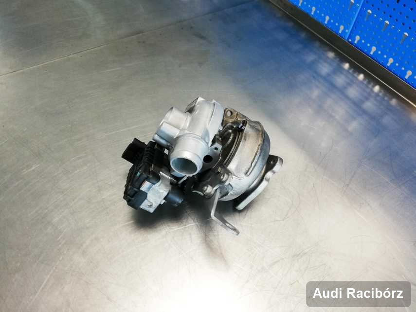 Wyremontowana w pracowni w Raciborzu turbina do auta firmy Audi przyszykowana w laboratorium naprawiona przed spakowaniem