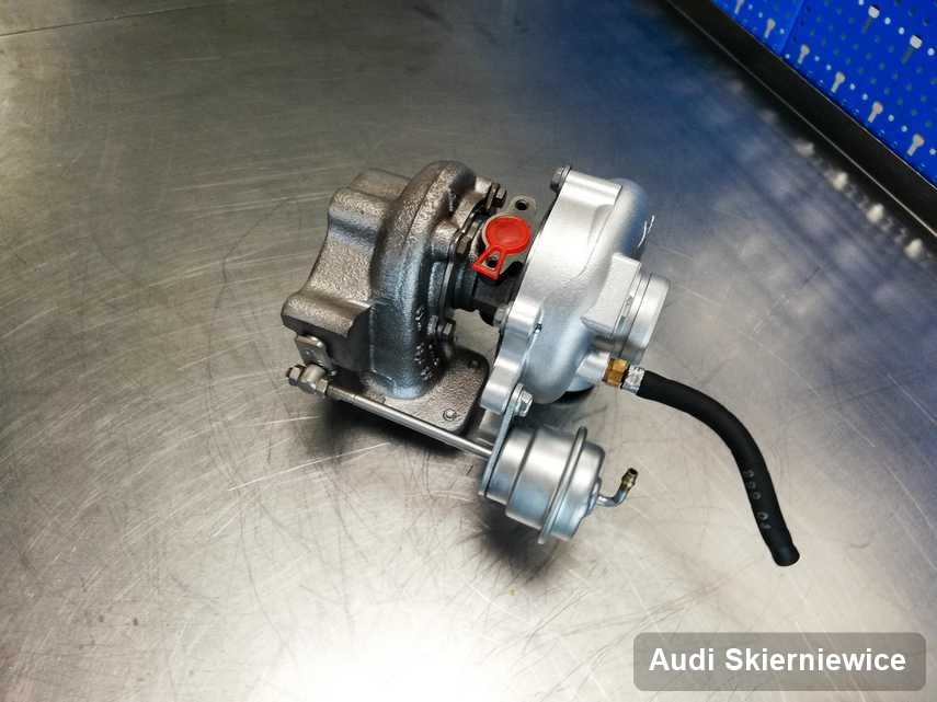 Naprawiona w przedsiębiorstwie w Skierniewicach turbosprężarka do osobówki marki Audi na stole w warsztacie wyremontowana przed wysyłką