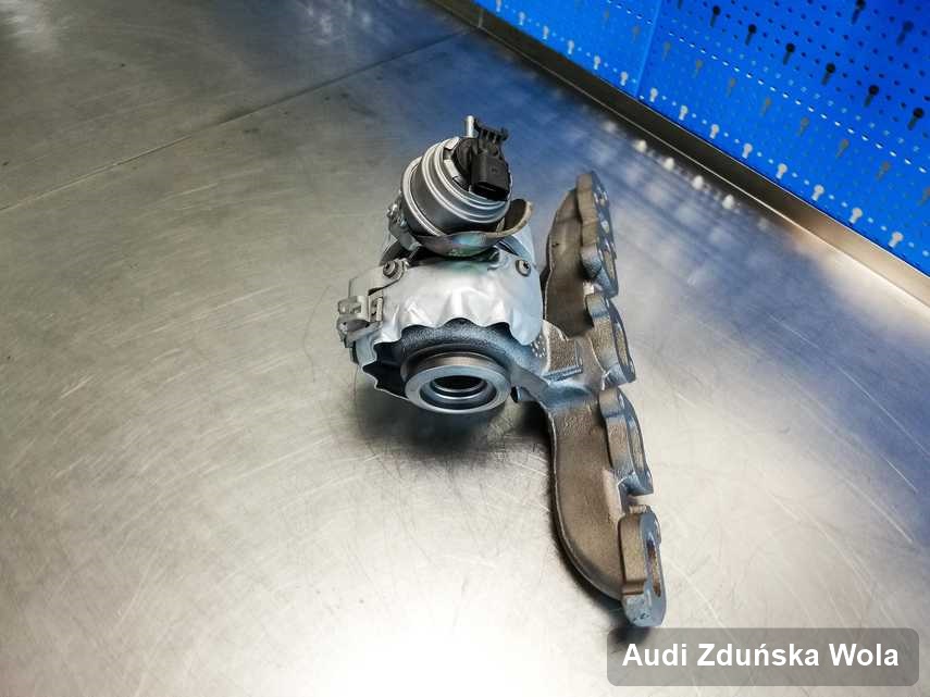 Wyczyszczona w laboratorium w Zduńskiej Woli turbosprężarka do samochodu z logo Audi przyszykowana w laboratorium po regeneracji przed wysyłką