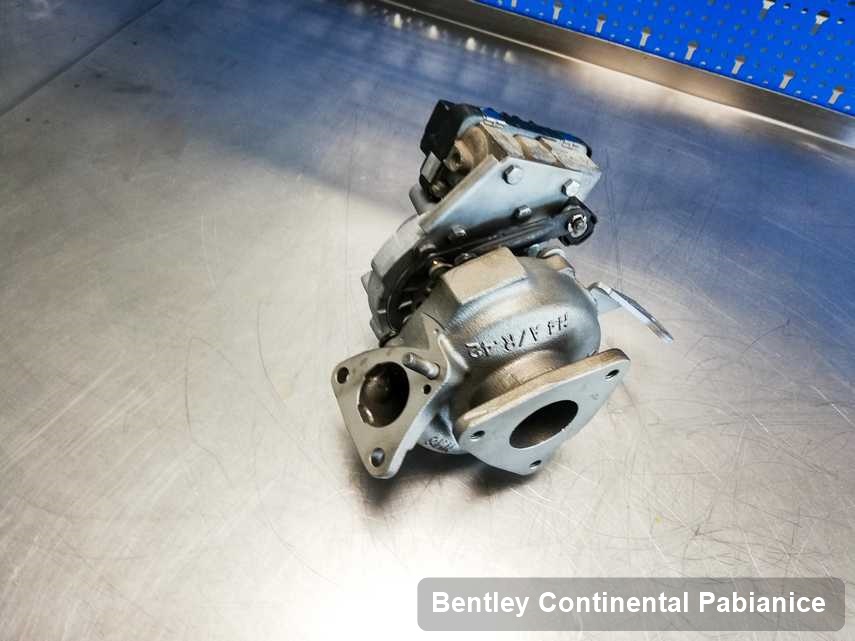 Naprawiona w pracowni w Pabianicach turbosprężarka do auta producenta Bentley Continental przyszykowana w warsztacie zregenerowana przed nadaniem