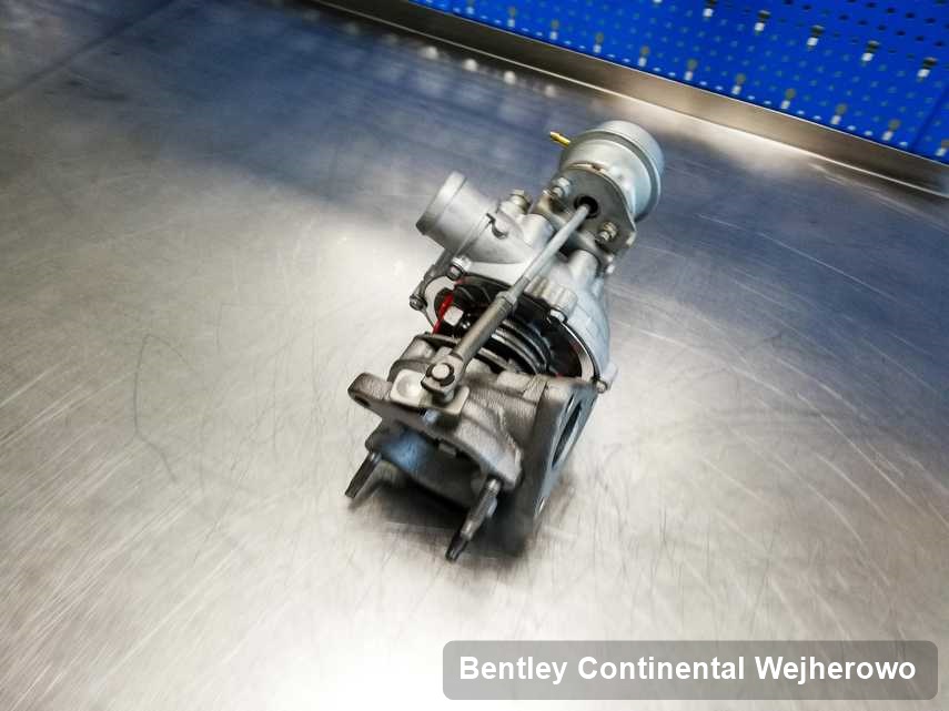 Wyczyszczona w laboratorium w Wejherowie turbina do pojazdu firmy Bentley Continental na stole w laboratorium zregenerowana przed wysyłką