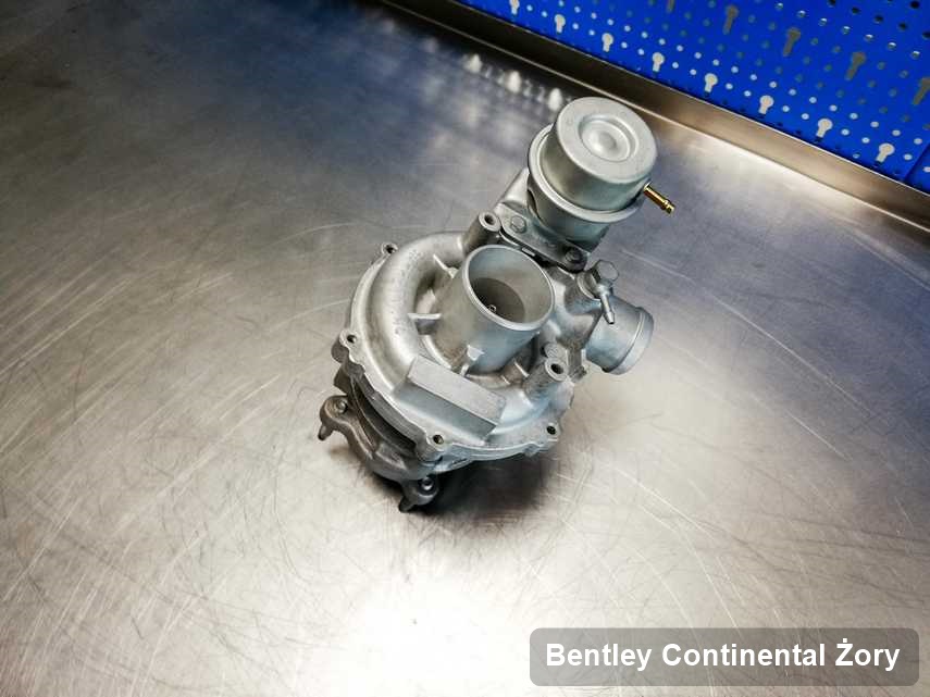 Wyczyszczona w firmie zajmującej się regeneracją w Żorach turbina do osobówki firmy Bentley Continental przyszykowana w pracowni po regeneracji przed spakowaniem