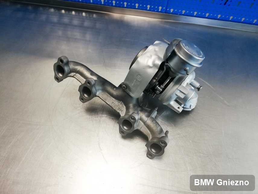 Wyczyszczona w przedsiębiorstwie w Gnieznie turbosprężarka do pojazdu producenta BMW przygotowana w pracowni zregenerowana przed nadaniem