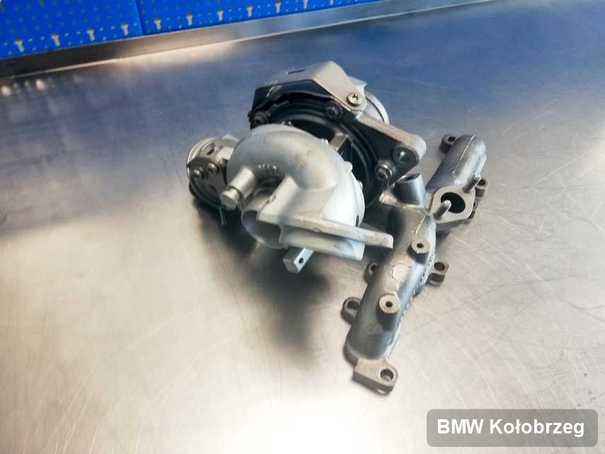Zregenerowana w firmie w Kołobrzegu turbosprężarka do aut  z logo BMW przyszykowana w laboratorium po naprawie przed spakowaniem