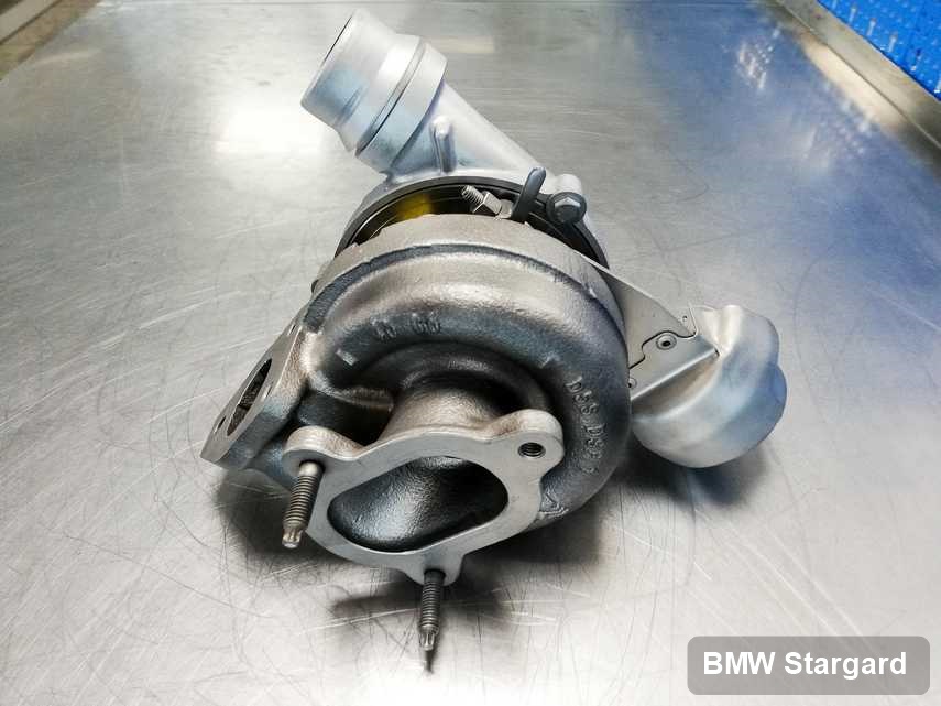 Naprawiona w pracowni w Stargardzie turbosprężarka do aut  spod znaku BMW przygotowana w laboratorium po regeneracji przed spakowaniem
