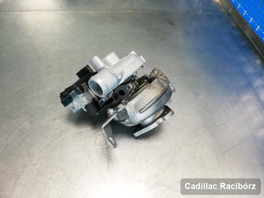 Naprawiona w pracowni regeneracji w Raciborzu turbosprężarka do auta firmy Cadillac przygotowana w laboratorium po naprawie przed nadaniem