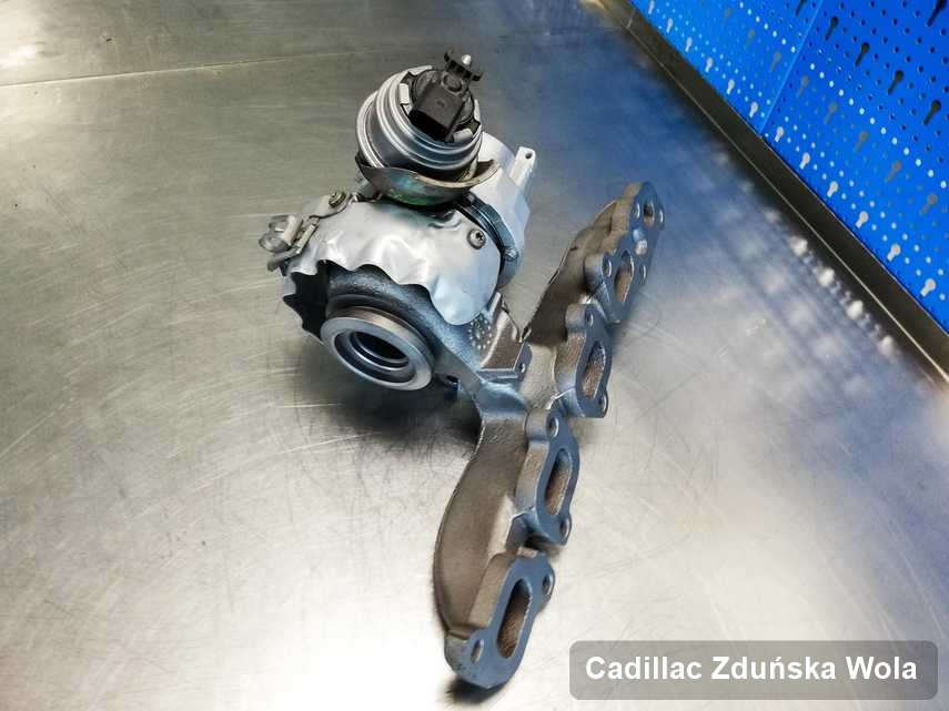 Wyczyszczona w przedsiębiorstwie w Zduńskiej Woli turbosprężarka do aut  producenta Cadillac na stole w warsztacie po naprawie przed spakowaniem