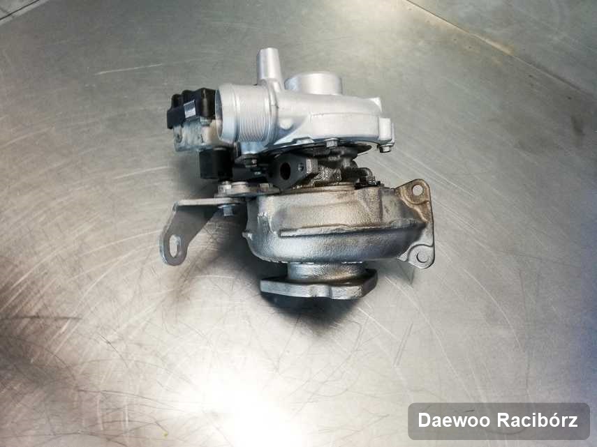 Wyremontowana w pracowni regeneracji w Raciborzu turbosprężarka do pojazdu marki Daewoo przygotowana w laboratorium naprawiona przed spakowaniem