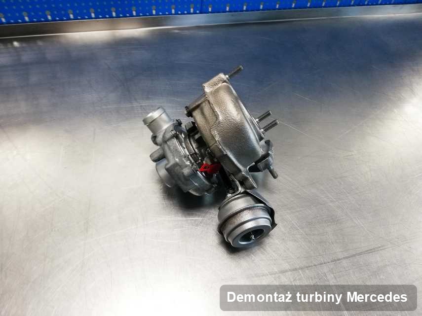 Turbosprężarka do osobówki producenta Mercedes naprawiona w laboratorium gdzie realizuje się usługę Demontaż turbiny