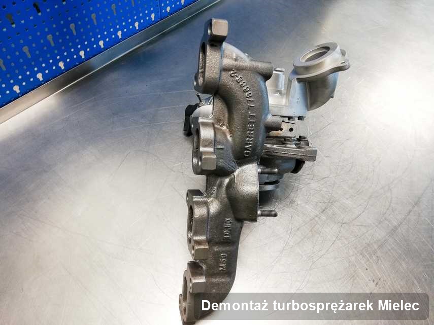 Turbosprężarka po wykonaniu zlecenia Demontaż turbosprężarek w przedsiębiorstwie w Mielcu w doskonałej kondycji przed wysyłką