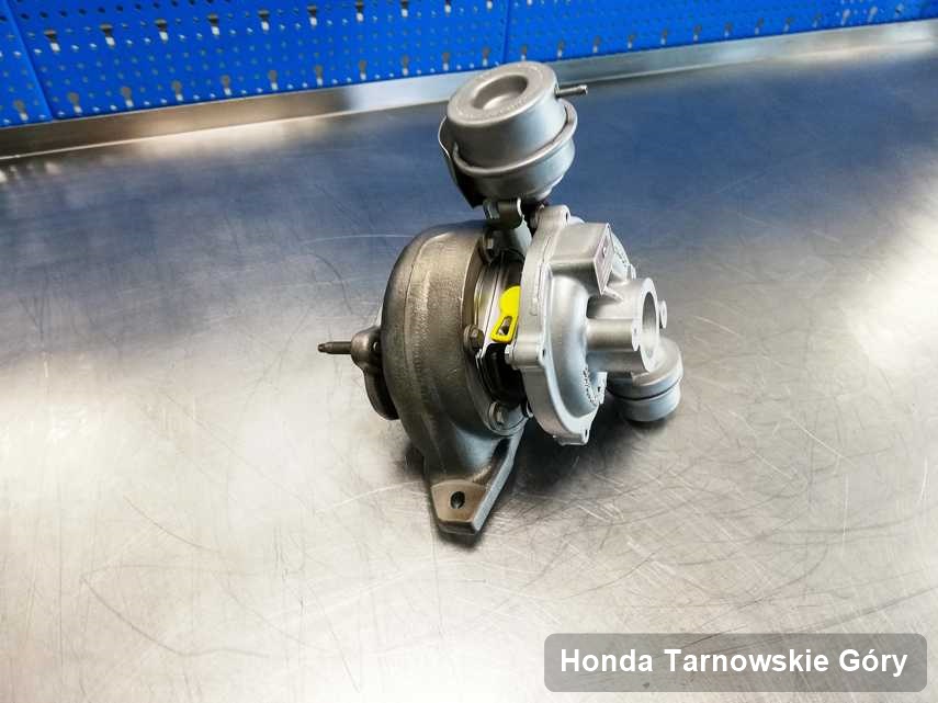 Wyczyszczona w pracowni regeneracji w Tarnowskich Górach turbosprężarka do samochodu spod znaku Honda przyszykowana w laboratorium po remoncie przed wysyłką