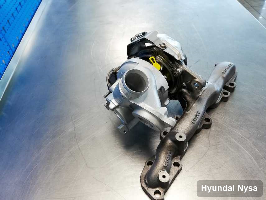 Wyczyszczona w firmie w Nysie turbosprężarka do auta koncernu Hyundai na stole w warsztacie naprawiona przed spakowaniem