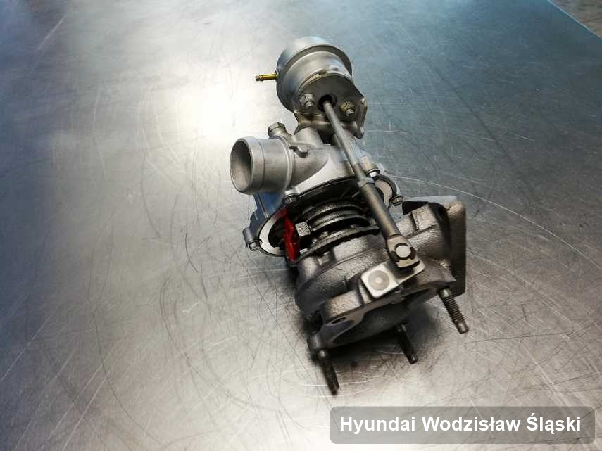 Zregenerowana w firmie w Wodzisławiu Śląskim turbina do samochodu spod znaku Hyundai na stole w laboratorium zregenerowana przed wysyłką