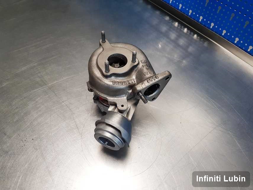 Wyczyszczona w firmie w Lubinie turbosprężarka do osobówki marki Infiniti przygotowana w pracowni po remoncie przed wysyłką
