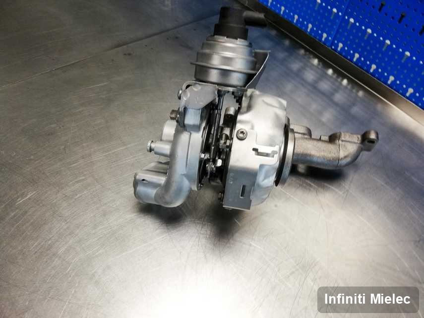 Wyczyszczona w pracowni regeneracji w Mielcu turbosprężarka do aut  koncernu Infiniti przygotowana w laboratorium po regeneracji przed wysyłką