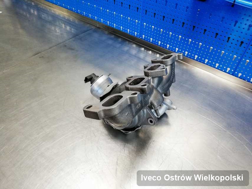 Wyczyszczona w laboratorium w Ostrowie Wielkopolskim turbina do samochodu producenta Iveco przygotowana w pracowni po remoncie przed nadaniem