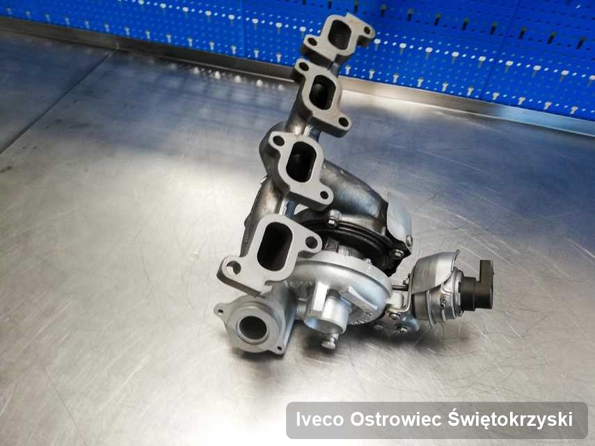 Naprawiona w firmie w Ostrowcu Świętokrzyskim turbosprężarka do aut  producenta Iveco przygotowana w pracowni po regeneracji przed spakowaniem