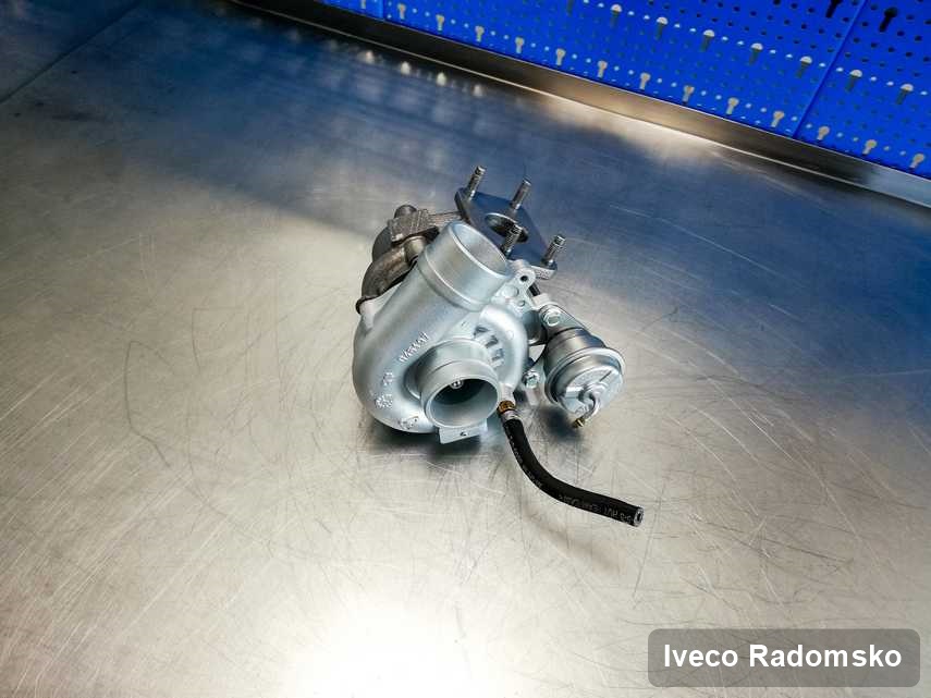 Wyremontowana w laboratorium w Radomsku turbosprężarka do samochodu producenta Iveco przygotowana w laboratorium po remoncie przed wysyłką