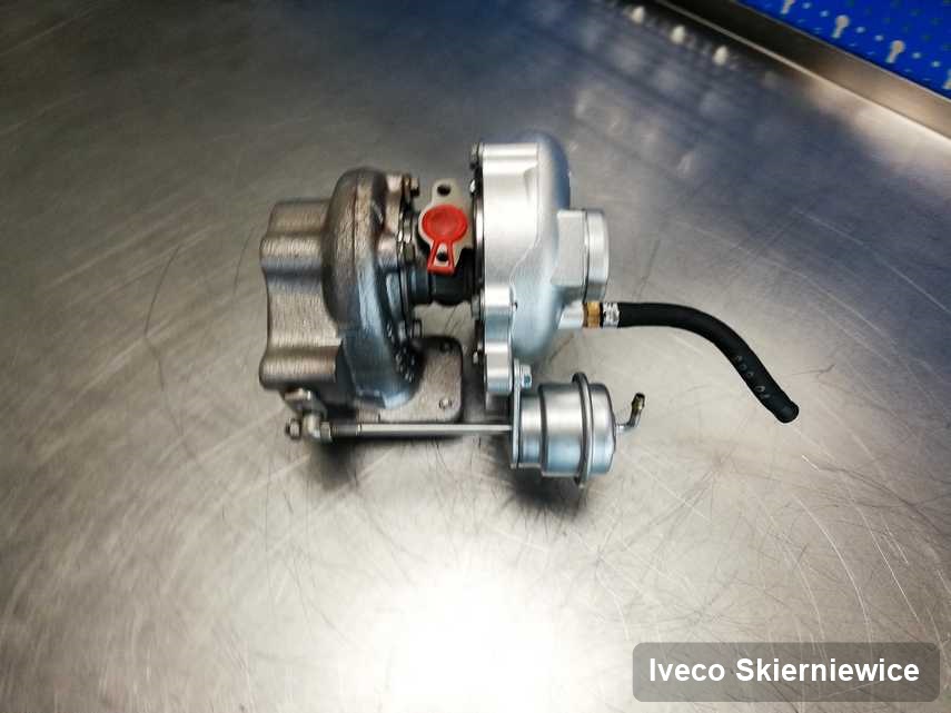 Wyremontowana w firmie zajmującej się regeneracją w Skierniewicach turbosprężarka do auta producenta Iveco przyszykowana w warsztacie po remoncie przed spakowaniem