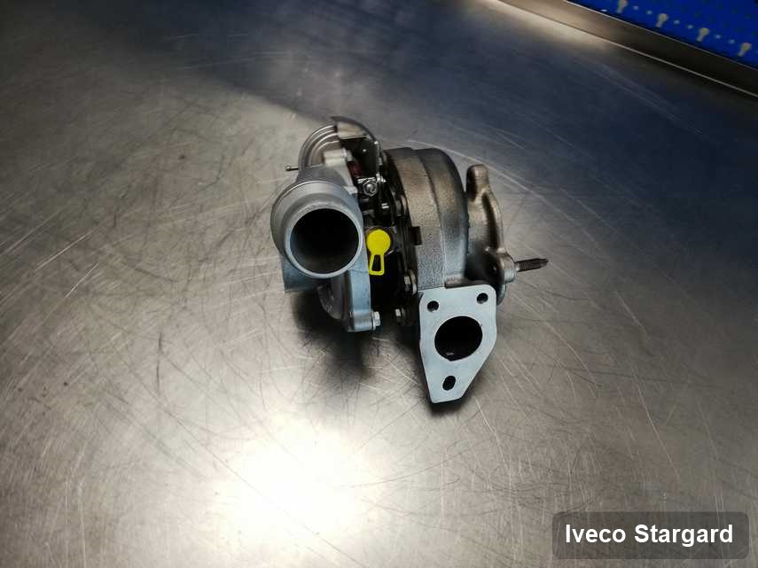 Naprawiona w pracowni regeneracji w Stargardzie turbosprężarka do auta producenta Iveco przygotowana w warsztacie zregenerowana przed spakowaniem