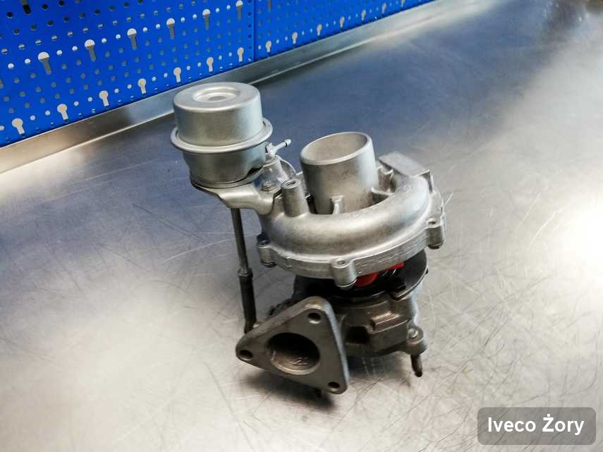 Zregenerowana w firmie zajmującej się regeneracją w Żorach turbina do aut  koncernu Iveco przygotowana w laboratorium po naprawie przed spakowaniem