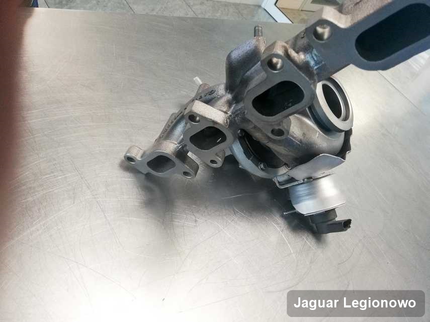 Wyczyszczona w pracowni regeneracji w Legionowie turbosprężarka do samochodu producenta Jaguar przygotowana w laboratorium wyremontowana przed nadaniem
