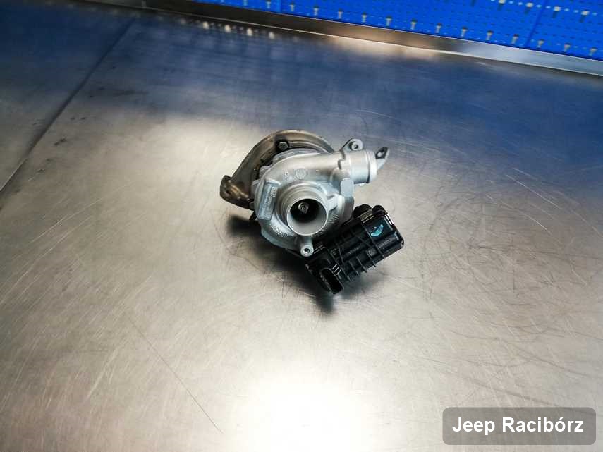 Wyczyszczona w przedsiębiorstwie w Raciborzu turbosprężarka do aut  koncernu Jeep przyszykowana w laboratorium wyremontowana przed spakowaniem