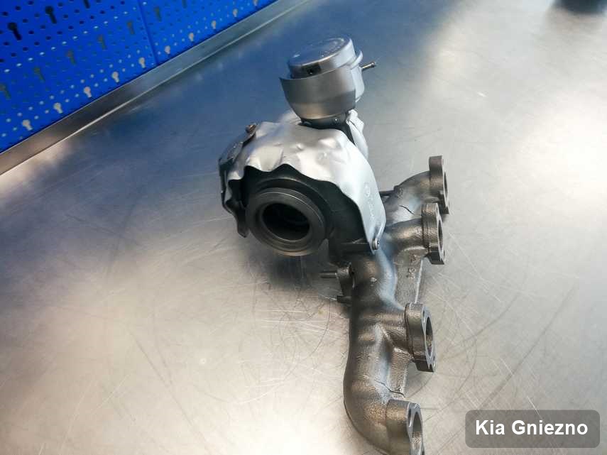 Wyczyszczona w pracowni regeneracji w Gnieznie turbosprężarka do samochodu producenta Kia przygotowana w pracowni po naprawie przed spakowaniem