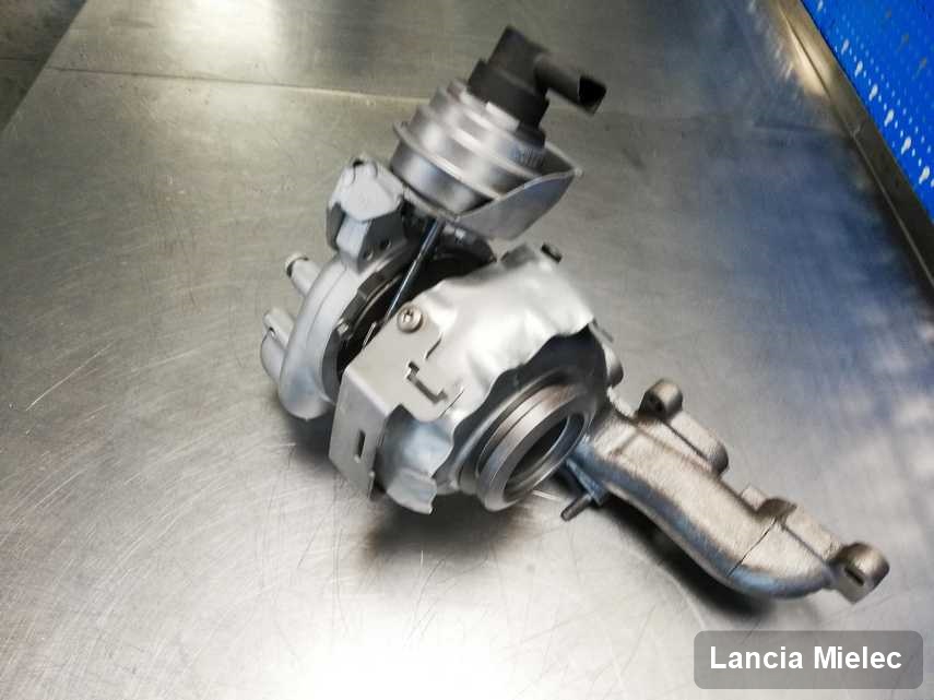 Wyremontowana w pracowni w Mielcu turbosprężarka do samochodu producenta Lancia przyszykowana w warsztacie po regeneracji przed spakowaniem