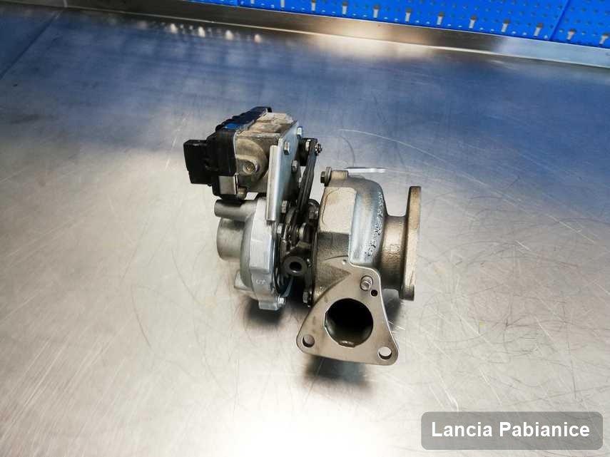 Zregenerowana w firmie w Pabianicach turbosprężarka do pojazdu spod znaku Lancia przyszykowana w pracowni wyremontowana przed spakowaniem
