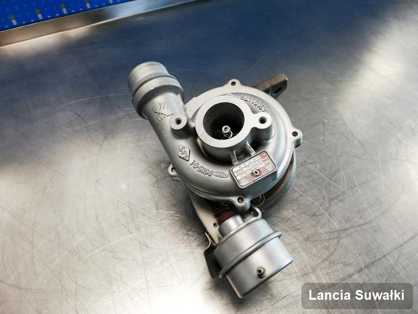 Wyczyszczona w przedsiębiorstwie w Suwałkach turbina do osobówki marki Lancia przygotowana w pracowni po regeneracji przed spakowaniem