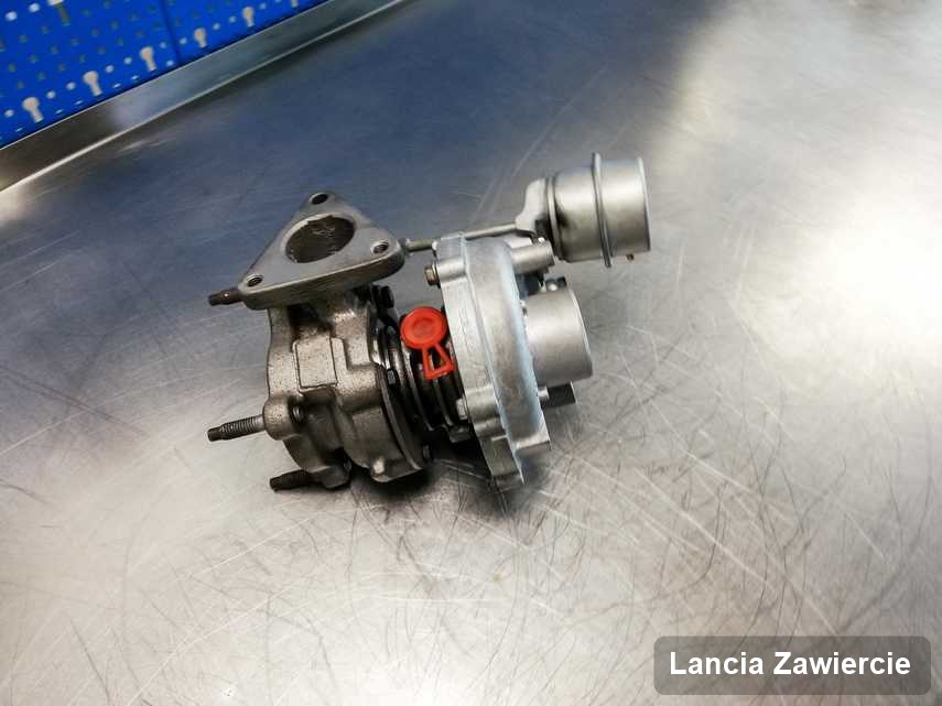 Zregenerowana w pracowni regeneracji w Zawierciu turbina do auta firmy Lancia przygotowana w warsztacie po remoncie przed nadaniem