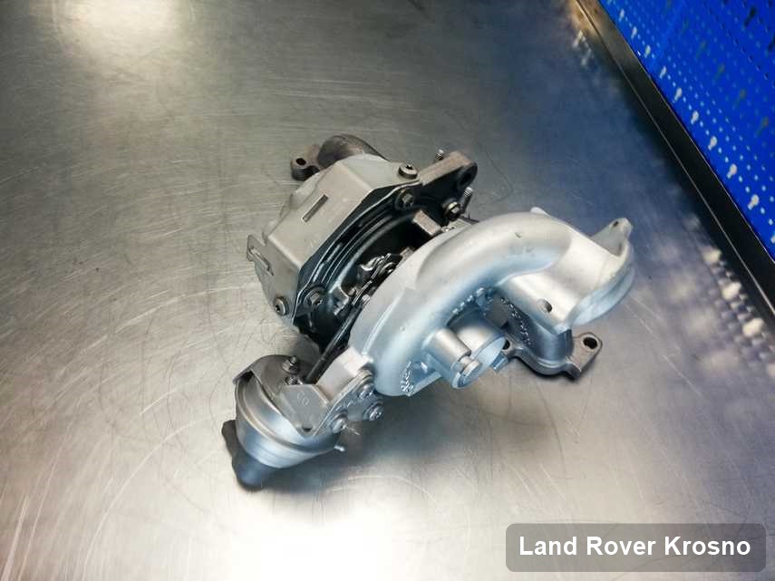 Naprawiona w przedsiębiorstwie w Krosnie turbina do samochodu marki Land Rover przygotowana w warsztacie po regeneracji przed nadaniem