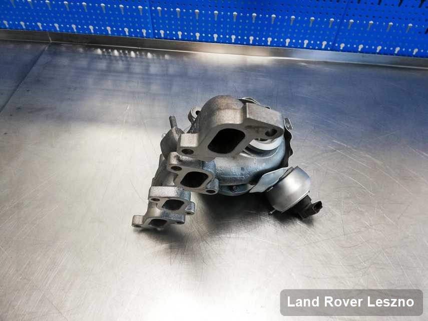 Zregenerowana w pracowni regeneracji w Lesznie turbosprężarka do samochodu marki Land Rover przyszykowana w warsztacie zregenerowana przed wysyłką
