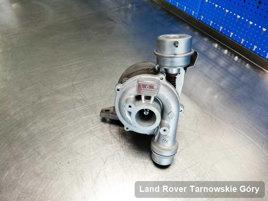 Naprawiona w pracowni regeneracji w Tarnowskich Górach turbosprężarka do osobówki producenta Land Rover przygotowana w laboratorium po naprawie przed nadaniem