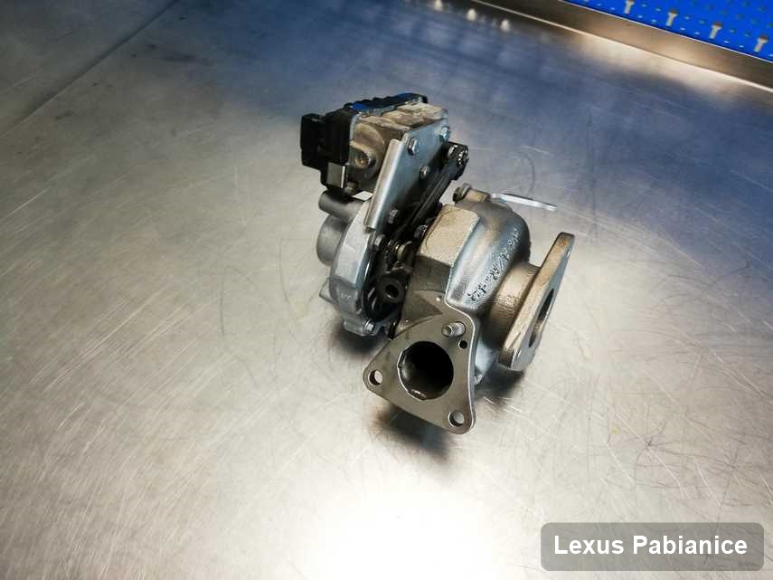 Zregenerowana w laboratorium w Pabianicach turbosprężarka do samochodu producenta Lexus przygotowana w pracowni po naprawie przed spakowaniem