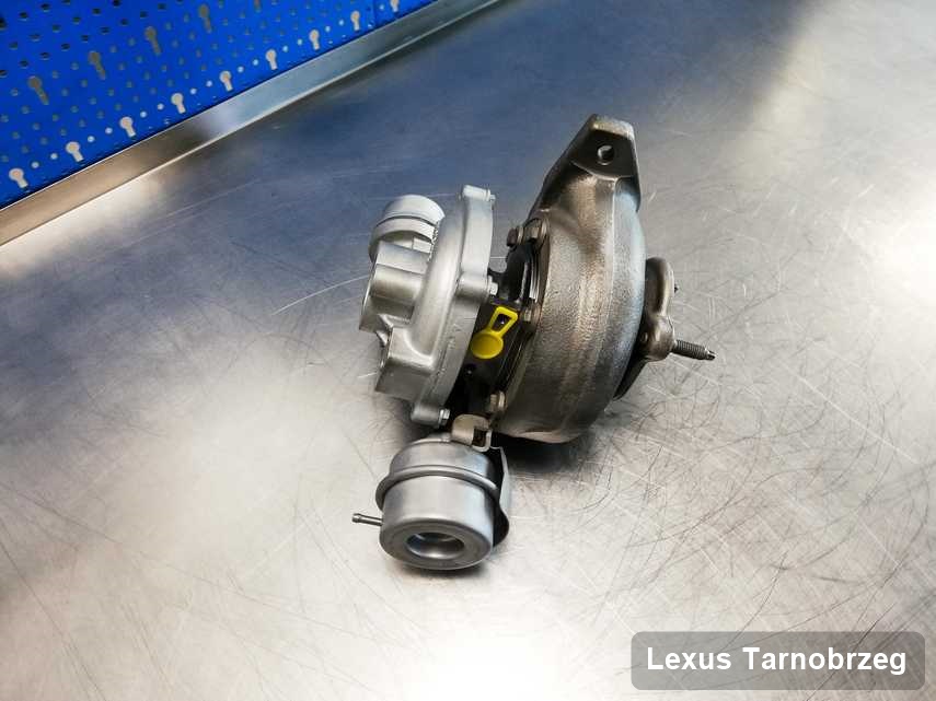 Wyczyszczona w pracowni regeneracji w Tarnobrzegu turbosprężarka do osobówki koncernu Lexus przyszykowana w warsztacie wyremontowana przed nadaniem