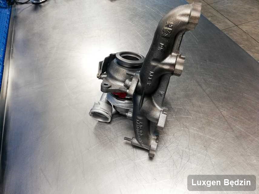 Wyremontowana w pracowni regeneracji w Będzinie turbosprężarka do pojazdu marki Luxgen na stole w pracowni zregenerowana przed wysyłką