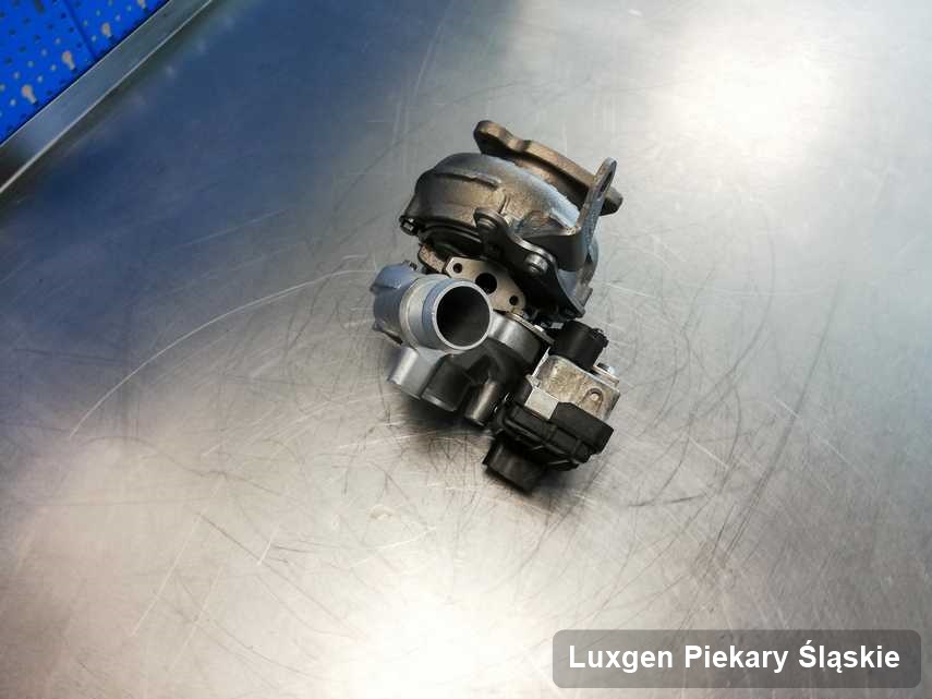 Zregenerowana w laboratorium w Piekarach Śląskich turbosprężarka do osobówki z logo Luxgen przyszykowana w laboratorium po regeneracji przed spakowaniem
