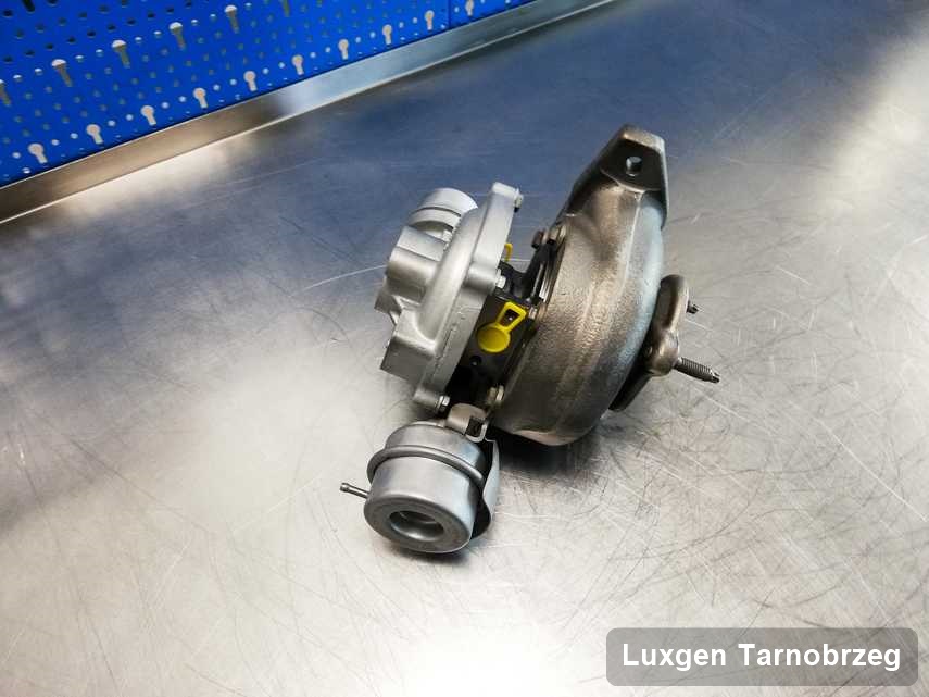 Wyremontowana w pracowni regeneracji w Tarnobrzegu turbosprężarka do aut  koncernu Luxgen przygotowana w laboratorium po regeneracji przed nadaniem