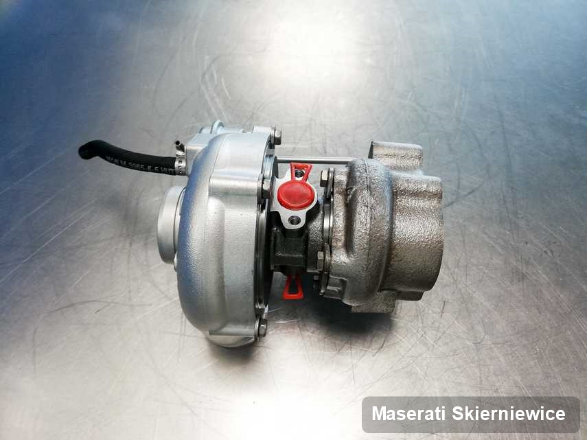 Wyczyszczona w pracowni w Skierniewicach turbosprężarka do osobówki spod znaku Maserati przyszykowana w warsztacie po regeneracji przed nadaniem